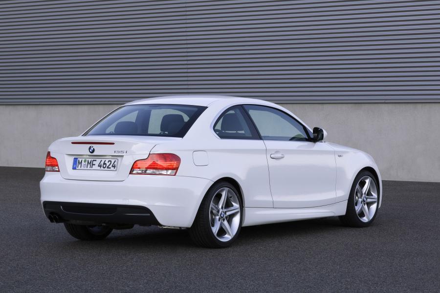  BMW 135i Coupe 2007 года  (фото 8 из 11)
